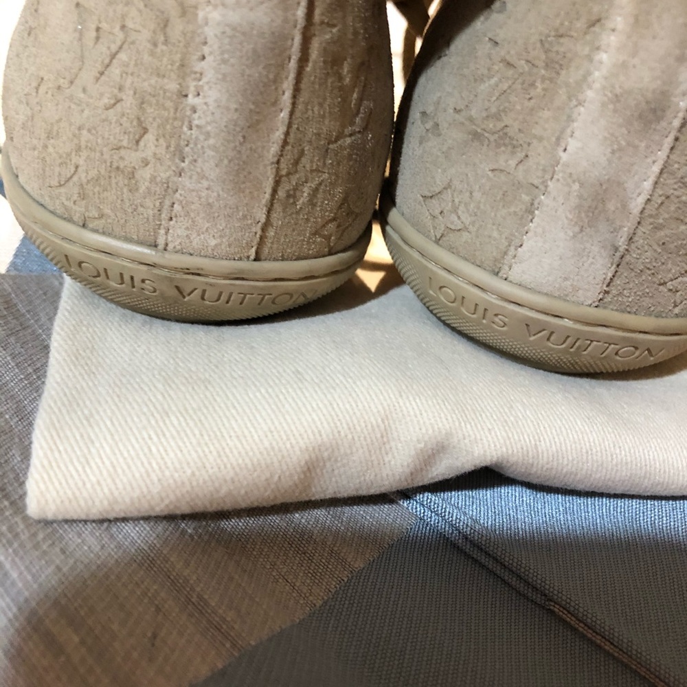 Louis Vuitton Tan suede high top sneakers - Picture 6 of 8
